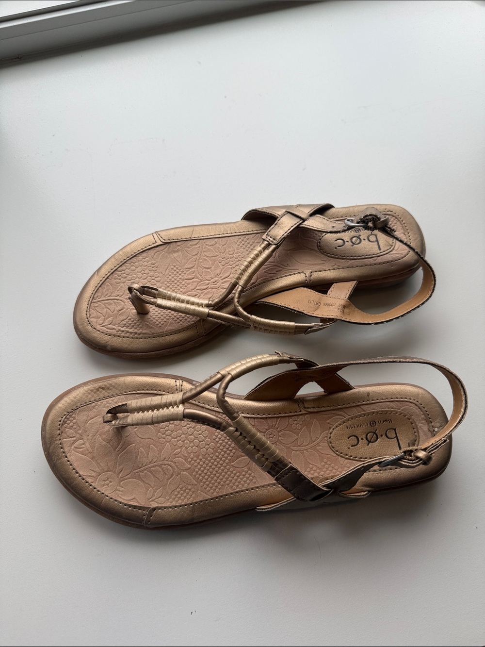 b.o.c. Metallic Gold Tone Sandals 8 Worn Once!